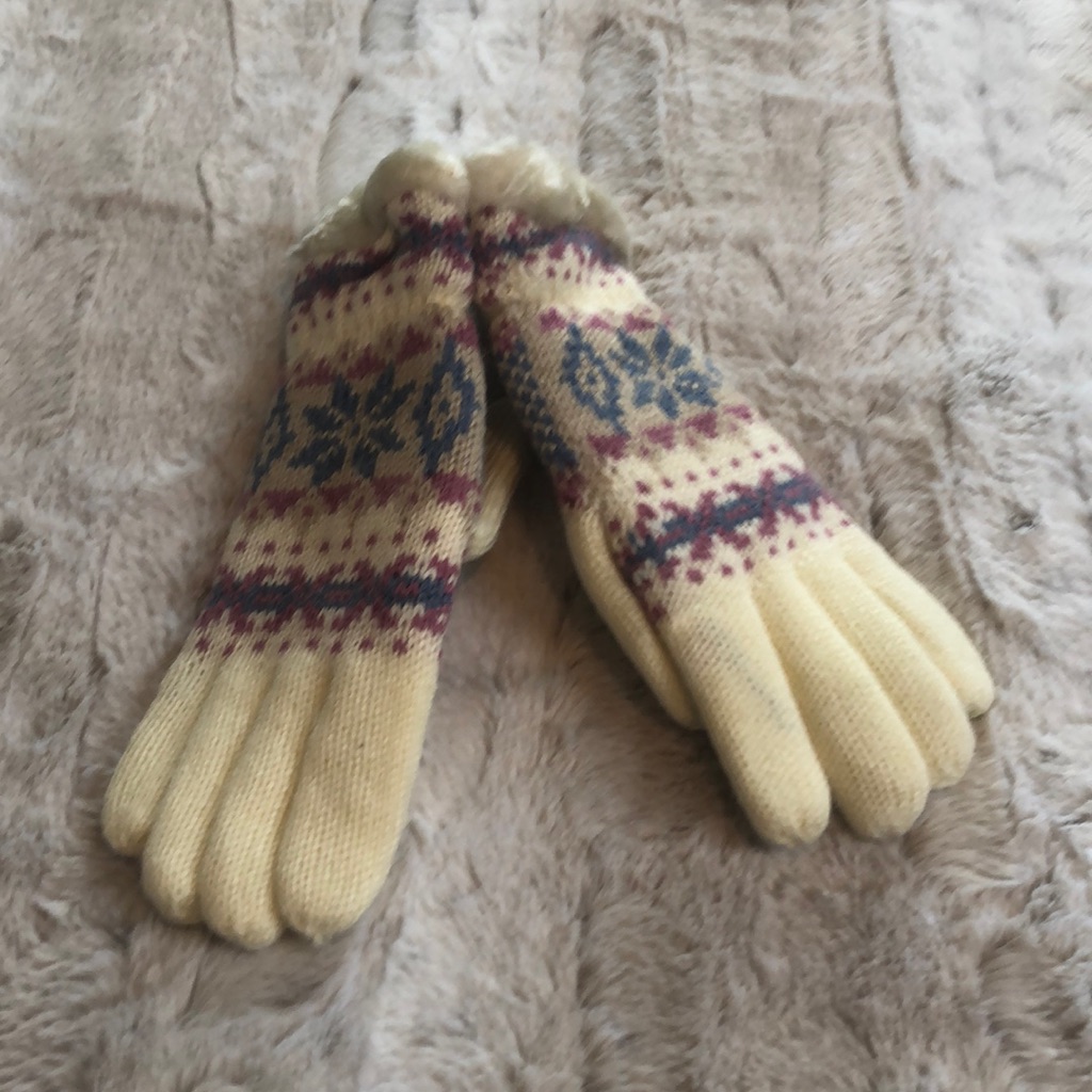 Nwt Warm Patterned Gloves